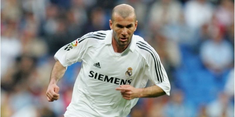 HLV Zinedine Zidane - Tượng đài của nền bóng đá thế giới 2 HLV Zinedine Zidane từng là một trong những cầu thủ tài hoa nhất