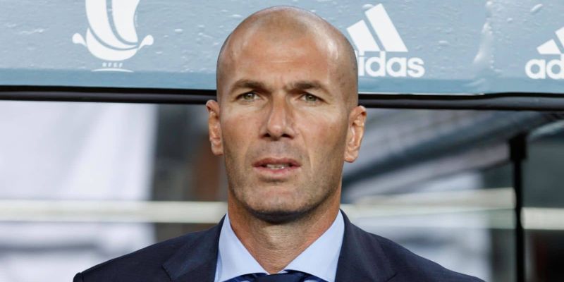 HLV Zinedine Zidane - Tượng đài của nền bóng đá thế giới 1 Sơ lược về HLV Zinedine Zidane