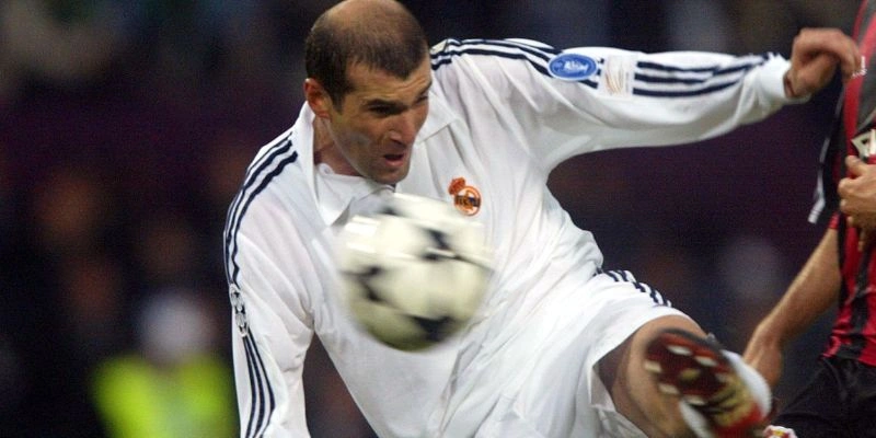 Top 10 Highlight Bóng Đá Ấn Tượng Trong Sự Nghiệp Cầu Thủ 3 Highlight của Zinedine Zidane trong trận chung kết Champions League 2002